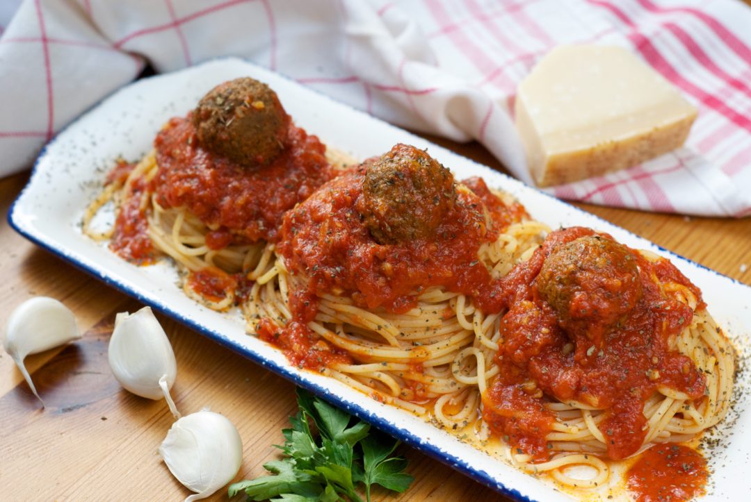 Spaghetti aux boulettes de viande ZIT ZITOUNA Spaghetti aux boulettes de viande ZIT ZITOUNA